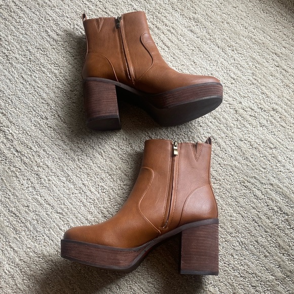 House of Harlow 1960 Shoes - House of Harlow 1960 Festival Chunky Brown Boots - size 10 - NWOT